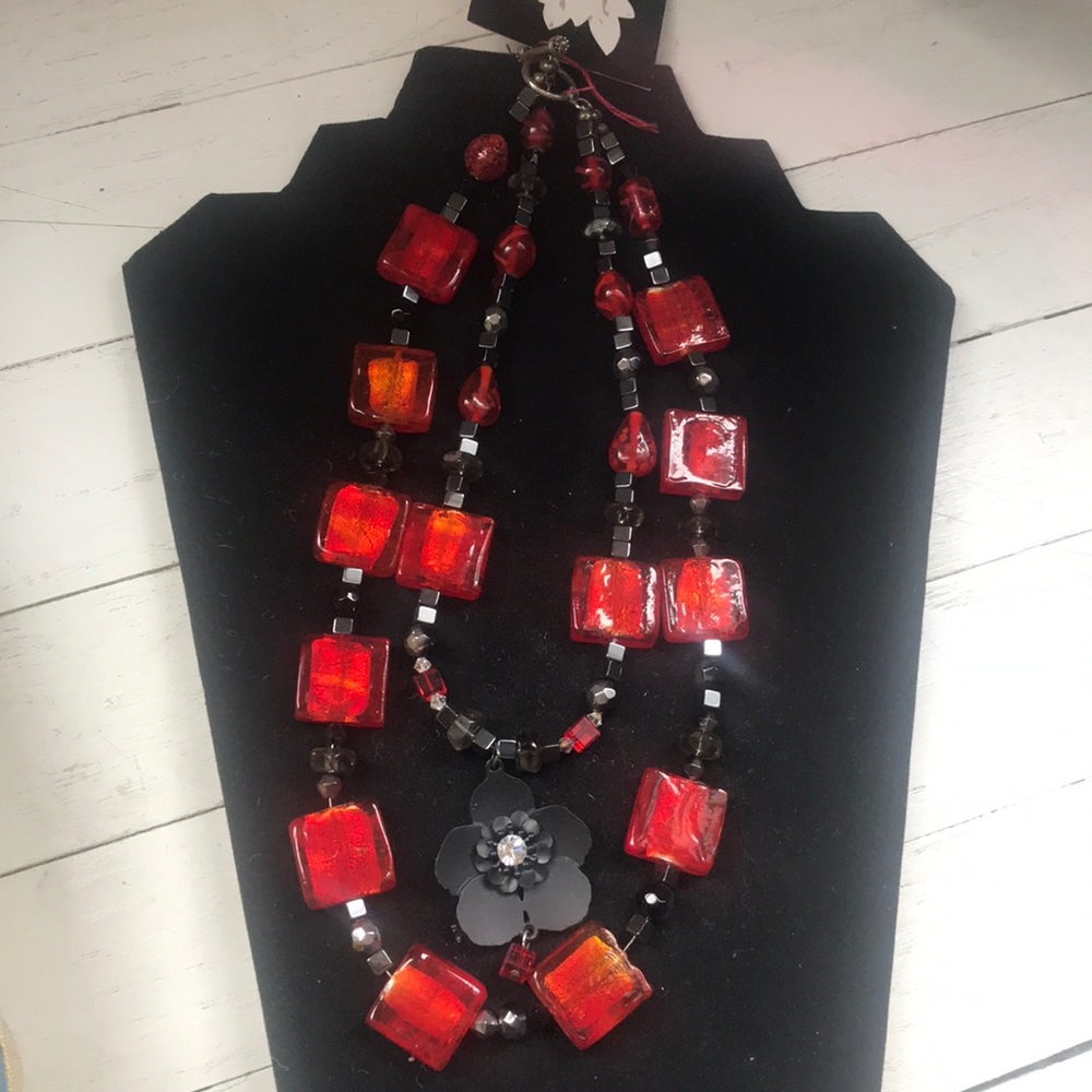 Double layer statement necklace